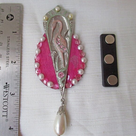 VTG bird brooch enamel on metal, Rhinestones, Faux pearl, Magnetic Back Clasp - Picture 3 of 8